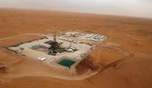 L'Algérie dépend entièrement du pétrole.