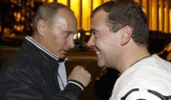 Poutine et Medvedev.