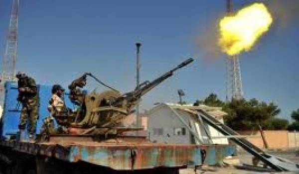 Libye : aux portes de Syrte, les rebelles tentent de négocier avant l'assaut