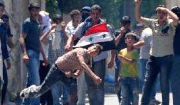 En dépit de la répression brutale, les manifestations se poursuivent contre le régime d'Al Assad.