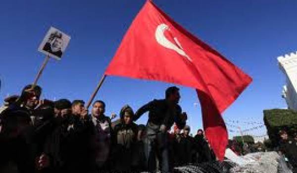 Après la révolte, les Tunisiens apprennent à réapproprier et à construire leur pays.